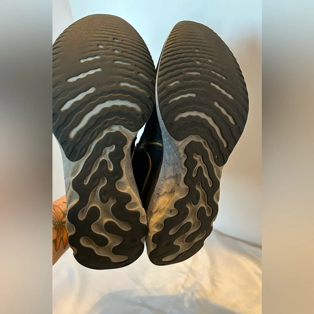 Nike React Infinite Run Flyknit Athletic Shoe Womens‎ Size 8 CT2423-009 Black